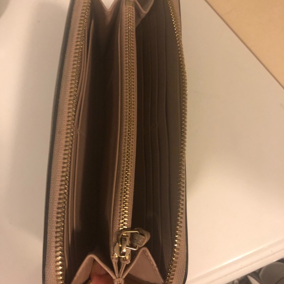 Chloe Women’s long wallet in black and tan - Picture 5 of 6